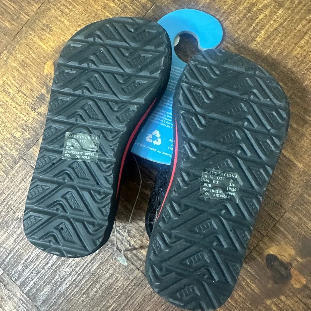 NWT Boys‎ 3/4 Reef Kids Sandals with Straps, Black Blue